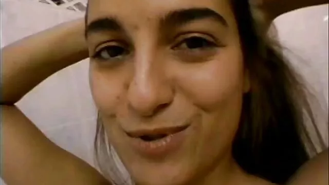 Une fille hentai a violé sa petite vidéo amateur en streaming amie ligotée