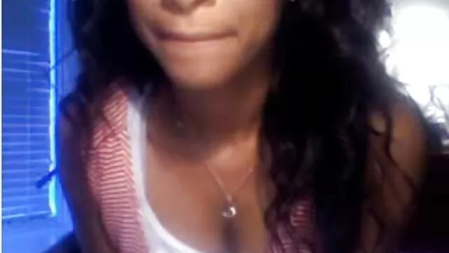 Après avoir léché les trous de sa copine sexy, la blonde aux gros meilleur film porno arabe seins y inséra ses doigts coquins
