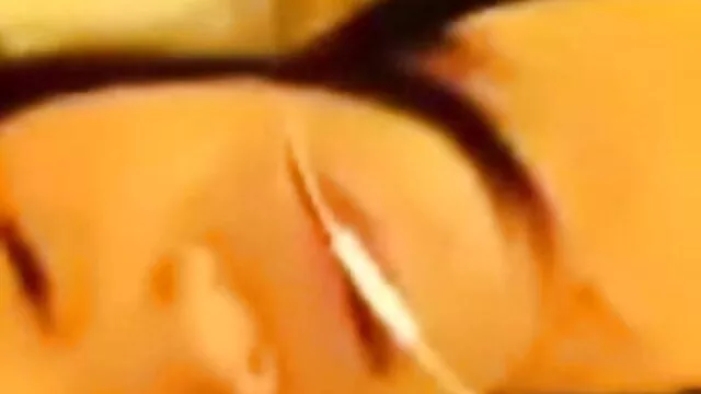 Deux hommes video gay gratuite vieux ont serré la blonde avec leurs bites