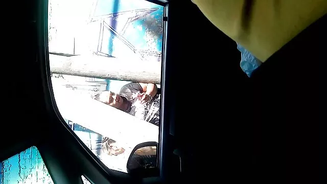 Guy baise sa mariée et sa meilleure video x streaming gratuit amie