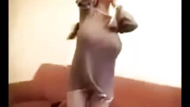 Une jeune brune à gros cul baise avec un vieil homme xxx video tu kif mature