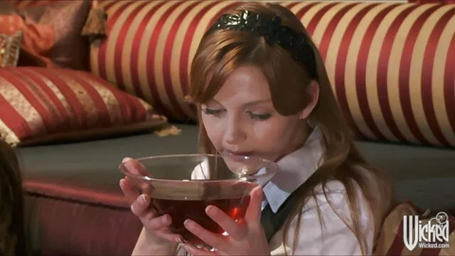 Brunette fait une pipe chaude et you porn film gratuit baise dans le cul