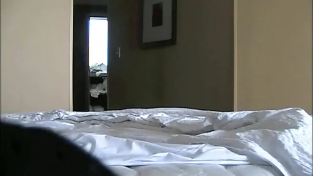 La brune sex amateur video gratuit Maria Fiori aime sucer des bites pendant le sexe anal