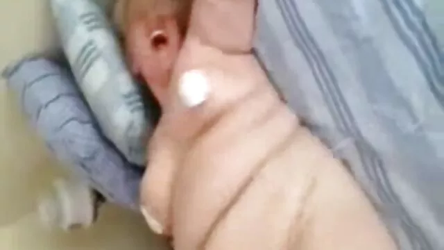 Pour que la femme ne baise pas à gauche et à droite, son mari lui a fabriqué une machine sexuelle qui peut satisfaire son tempérament ardent filmx pornove et sa nature lubrique, même si la machine s'est avérée un peu bruyante, mais elle baise une superbe chienne