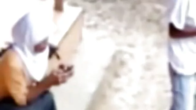 Après avoir léché la chatte d'une blonde plantureuse et dépravée, pornos des femmes le mec lui donne un pénis épais dans sa bouche, puis met la salope sur sa bite excitée, jusqu'aux couilles