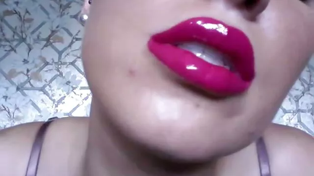 Baisée dans la bouche porno gratuit avec animaux de sa copine en bas