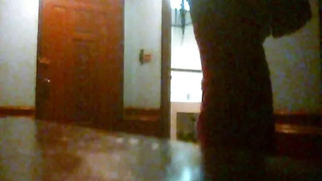 Resté seul avec sa putain de petite amie attrayante et indescriptiblement dépravée, le mec chauve l'a d'abord léché avec diligence entre ses jambes minces, film sexe pournou après quoi il a poussé la nana réchauffée dans une bouche tendre et anale serrée.
