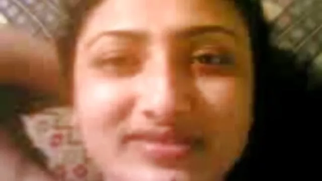 Une salope film porno gratuit en arabe bronzée baise dans un anal étroit avec une libertine mature