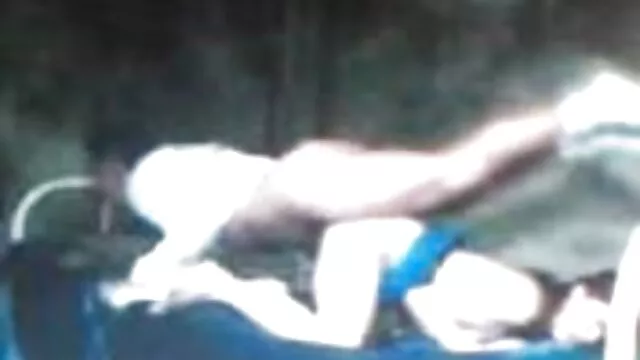 La fille aux cheveux bruns aime avoir des relations sexuelles en bas film porno gratuit partouze