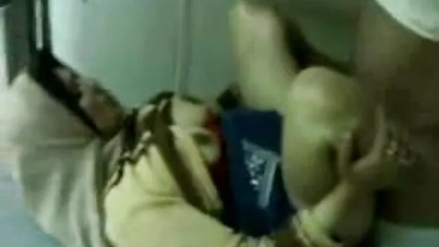 Jeune blonde sans seins baise anal film porno gratuit tukif avec un nègre gonflé