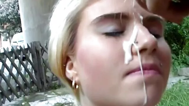 L'ex-femme et la petite amie de la blonde ont fait au revoir à son mari cunnilingus video gratuite