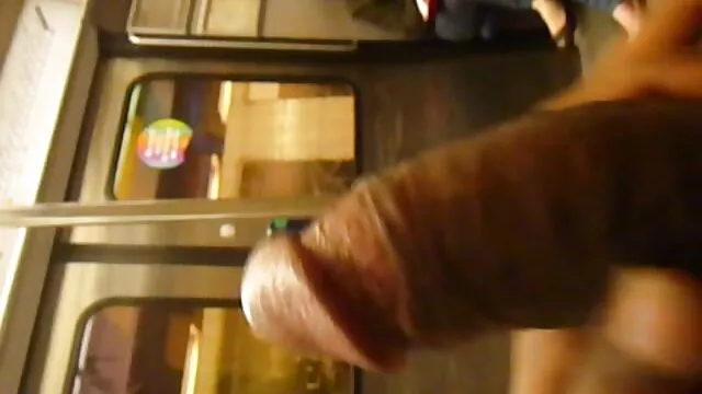 Belle fille espagnole suce une bite pour un client film porno francais massage