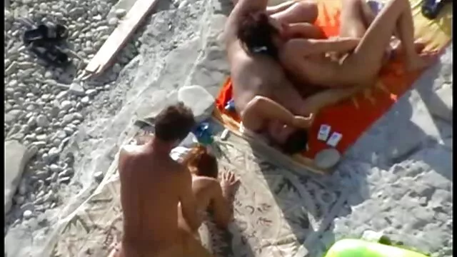 Le xxx fille 18 mec baise sa copine en anal et boit du sperme