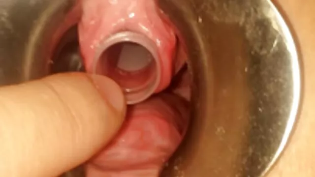 Une jeune blonde aux gros seins a ouvert ses jambes alléchantes et a proposé au mâle gonflé de travailler avec sa langue, après quoi elle s'est assise avec sa chatte manga fille xxx blessée sur son torse et a fait une chevauchée folle.