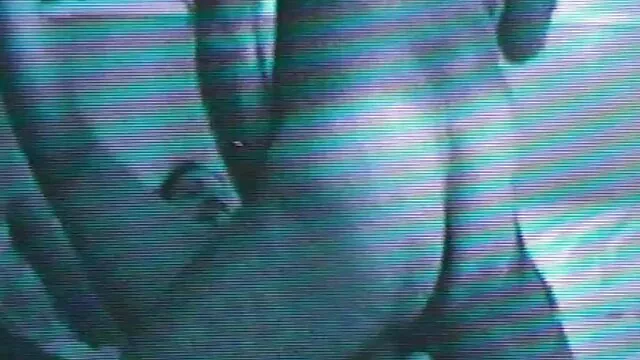 Une jolie fille aime beaucoup ne pas être paresseuse. Frottez votre chatte avec vos doigts, si vous n'avez même personne avec qui baiser. Mais la personne bien-aimée entre, va immédiatement dans son vagin. Le doigt s'enfonce et arab porno gratuit roule, la jolie fille est séduite