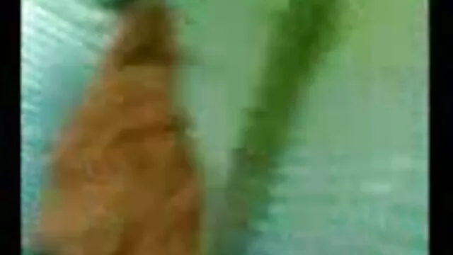 Le mec a mis xxxx porno gratuit son énorme bite dans la bouche d'une jeune poubelle