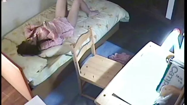 Joli plombier baise une jeune films x de femmes matures brune en sodomie sur les toilettes