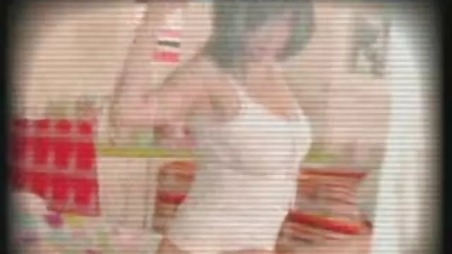 Un homme a sex arab video gratuit allumé le porno allemand et s'est branlé