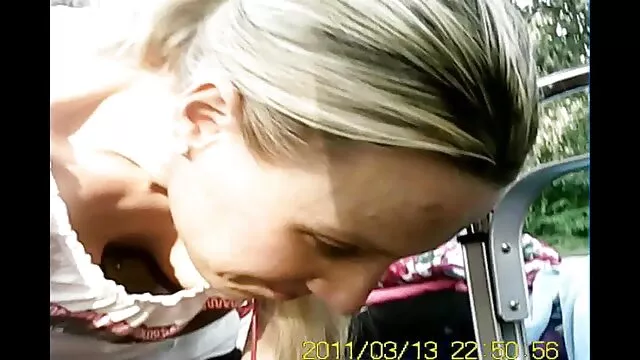 Des lesbiennes aux gros seins adultes avec de gros culs baisent avec un gode films x amateur