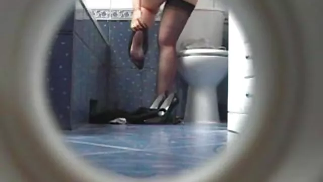 D'adorables filles lesbiennes sont obligées de se caresser en se baignant dans une grande salle de film xxx pornovore bain. Bien sûr, ce n'est pas très pratique, mais combien de romance, d'expression et d'opportunités en termes de réalisation de vos fantasmes sexuels