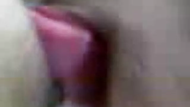 La chienne serre la bite de son baiseur avec ses seins porno gratuit fort