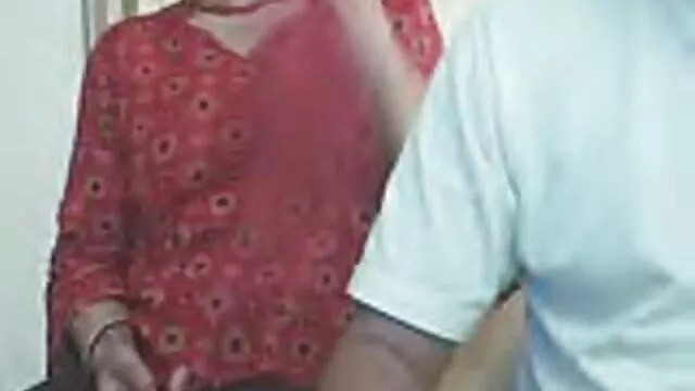 Une lesbienne blonde passionnée ligote son amie avec des gratuit xxx cordes et la caresse