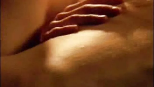 La vilaine fille a réveillé son mec film porno en ligne gratuit et a décidé de jouer un peu. Le mec n'a pas compris ses blagues, et en retirant sa jupe, a commencé à se déchirer fort dans le cul. La garce aimait encore plus cette évolution de l'intrigue.