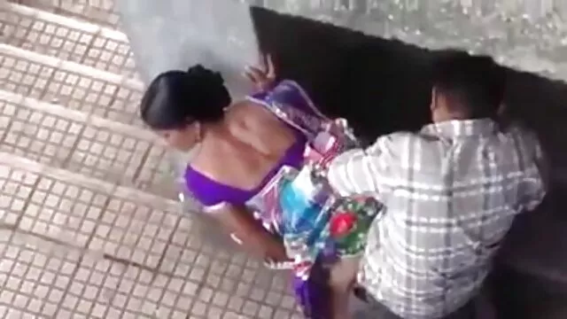 Une film porno en ligne gratuit jeune brune aux gros seins chevauche la grosse bite de son entraîneur