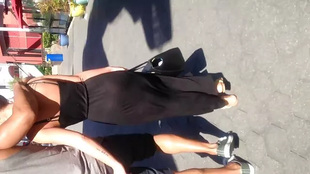 Un entraîneur de film porno violent gratuit fitness baise un mulâtre chaud et basané selon un programme individuel