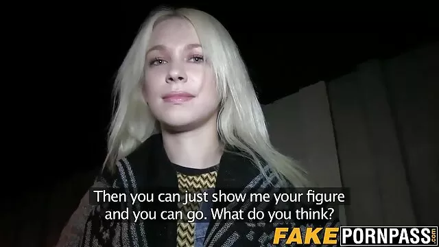 Une grosse bite est entrée dans le cul d'une film porno gratuit sodomie brune