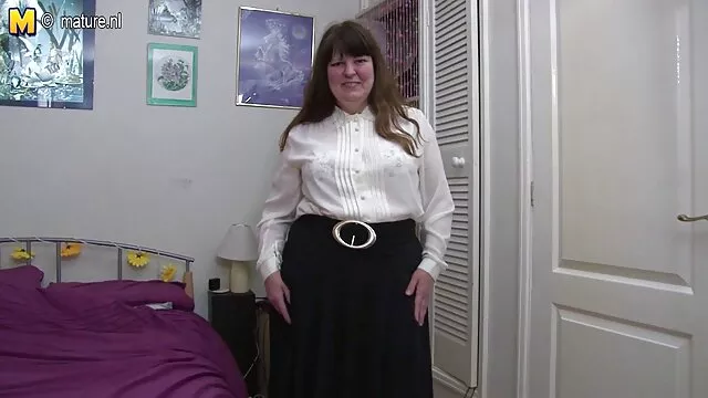 Un beau-père mature baise sa jeune belle-fille Tiffany vidéos gratuites femmes matures Fox