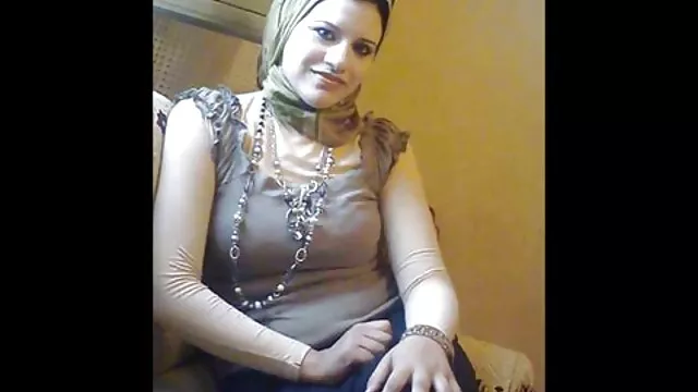 Salopes aux longues jambes en video porno coqnu latex sucent une bite