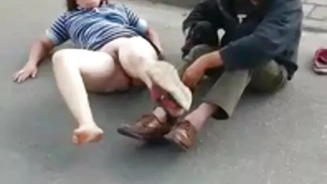 Jeune fille chevauche la bite de regarder film porno streaming son petit ami