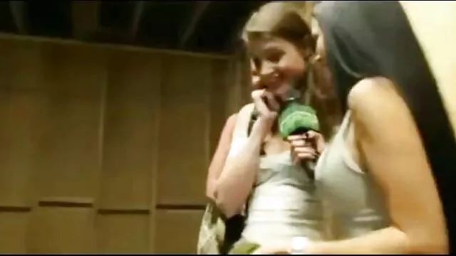 Une jeune étudiante brune Megan baise en classe sex grosse gratuit avec un camarade de classe