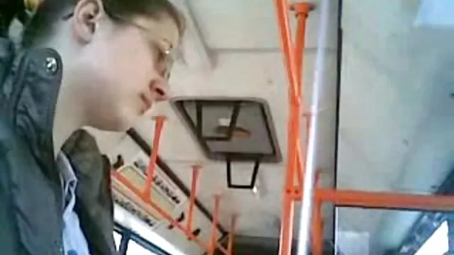 Le mec a baisé la brune dans porno gratui xnxx le sauna et jouit dans sa bouche