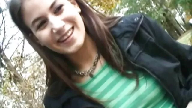 Le mec film porno francais lesbienne a férocement baisé son gros pénis sur une chienne aux gros seins