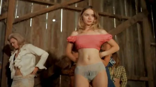 Babe video gratuite de libertinage maigre a bu un verre de vin pour une connaissance et a offert sa chatte Negro