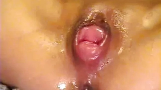 Sexy belle latine fouette video porno sex tukif une nana dans l'anus et la chatte